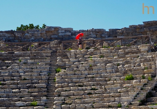 Women in Red 3 Sizilien IT 2019